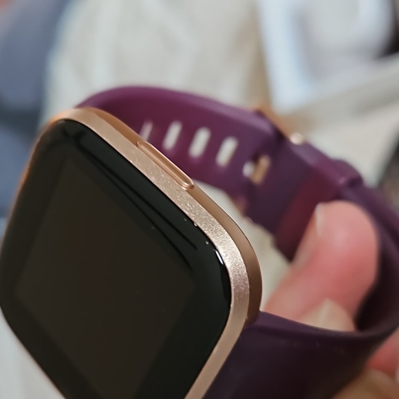 Fitbit Versa 2 Rose Gold, Extra bands - Picture 3 of 6